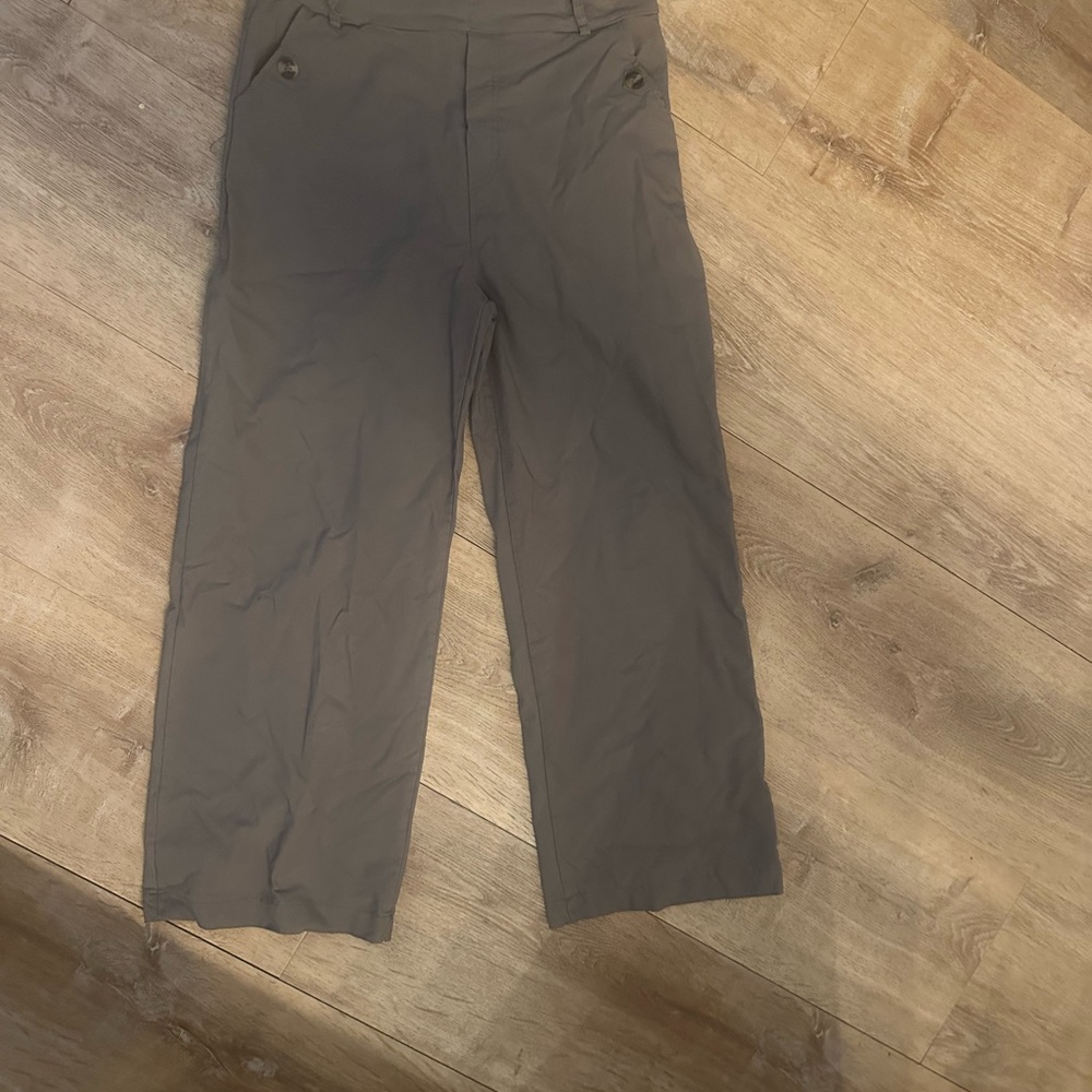 Women's Cropped Gray Pants